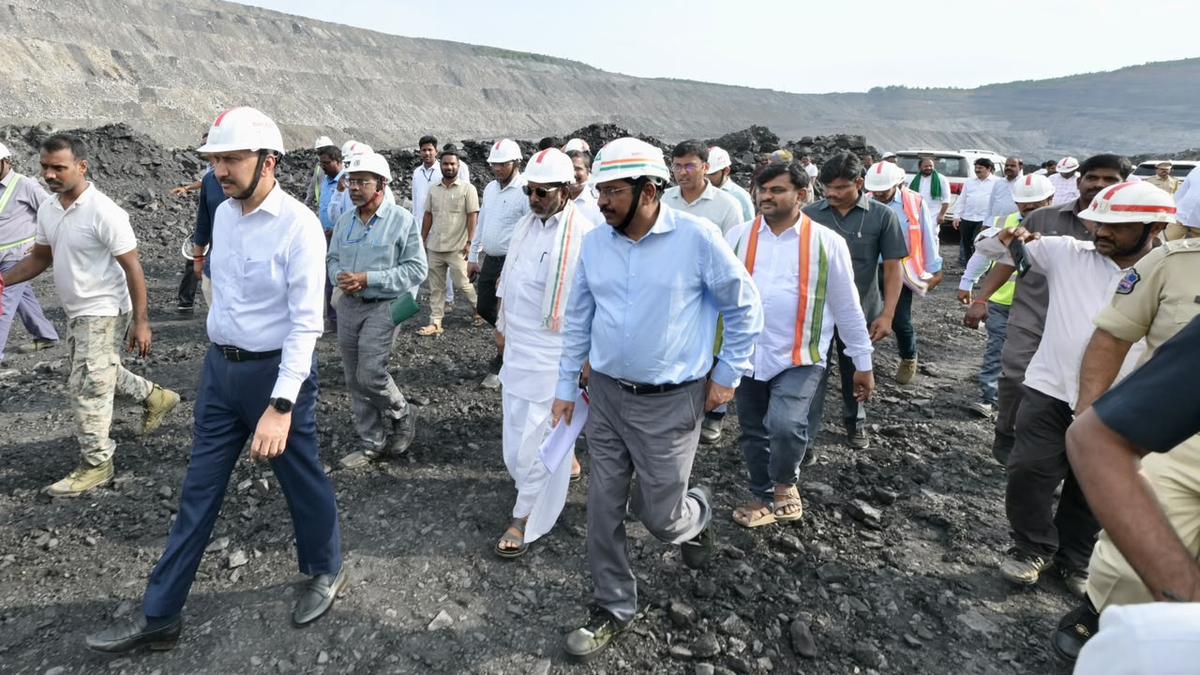 Bhatti Vikramarka inspects Manuguru open cast mine; says govt. will take all necessary steps to safeguard and promote interests of Singareni