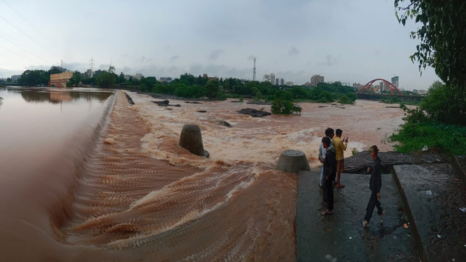 Pimpri-Chinchwad: Citizens living along Pavana, Indrayani riverbanks urged to stay alert as water level rises