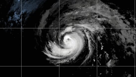 Hurricane Fausto strengthens into Category 2 storm as it moves toward Hawaii; latest path and warnings