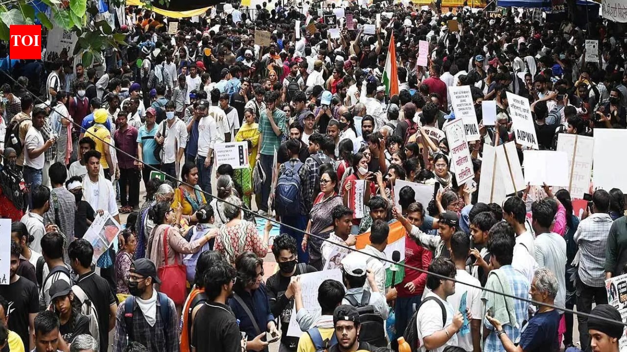 Health crisis brews at Delhi protest as heat & overcrowding trigger viral infections