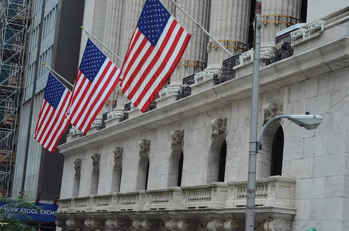 Stocks Fall Sharply as Crude Oil Prices Soar and Alphabet Sparks AI Spending Concerns