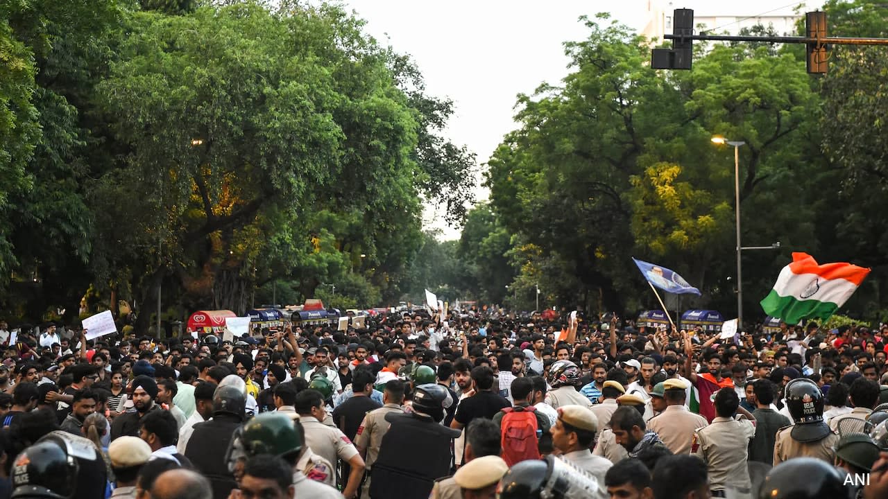 Delhi Cops Add Attempt To Murder Charge In CJP Protest Violence Case