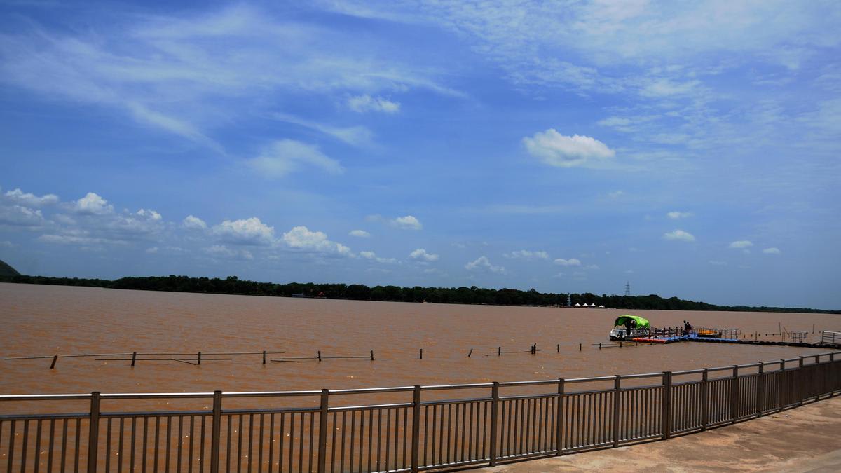 Minister calls for judicious use of water in Krishna and Godavari deltas