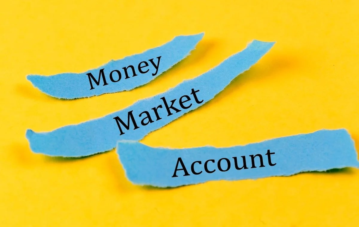 Why Retirees Are Moving Cash Reserves Into High-Yield Money Market Funds Instead of Savings Accounts