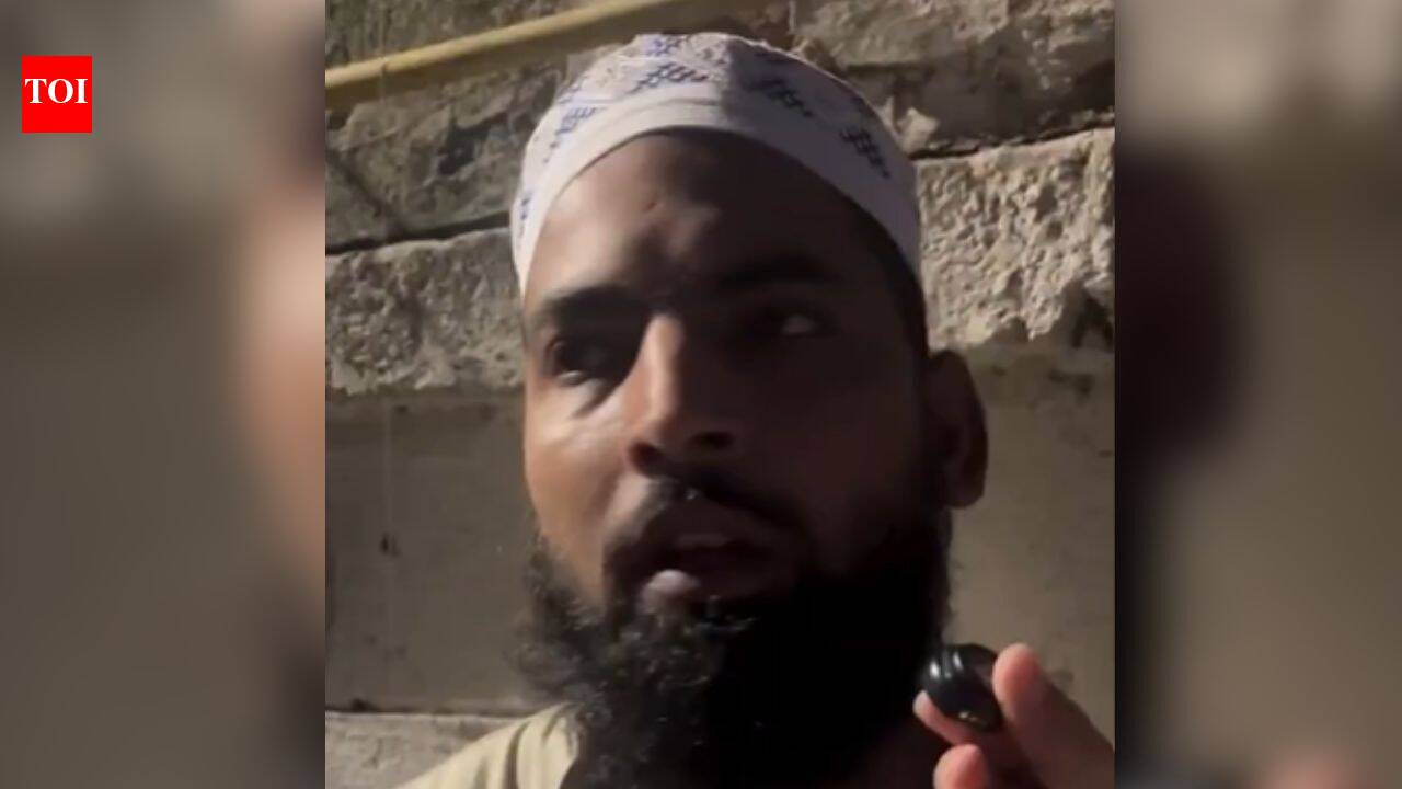 Jantar Mantar volunteer alleges police picked him up, left him in Mussoorie