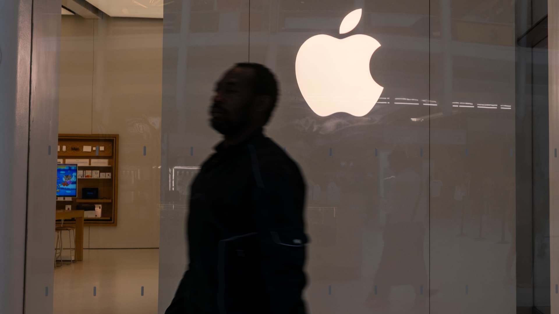 Apple options are doing something unusual into earnings