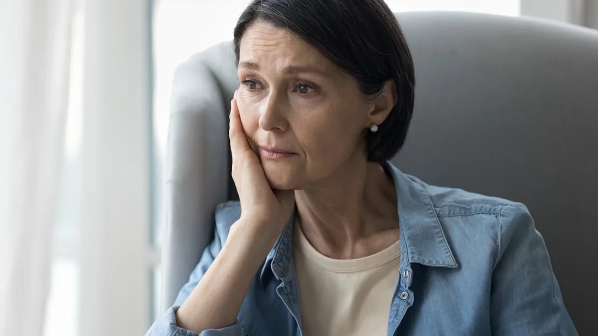 Tapping into your 401(k) to buy out your home during a divorce could cost you long term. Here's what expert advise