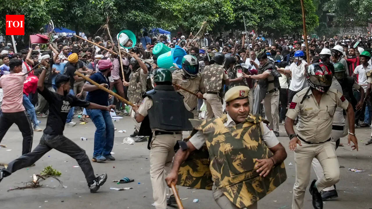 Murder, robbery, rape accused among 989 with criminal records at CJP's Jantar Mantar stir