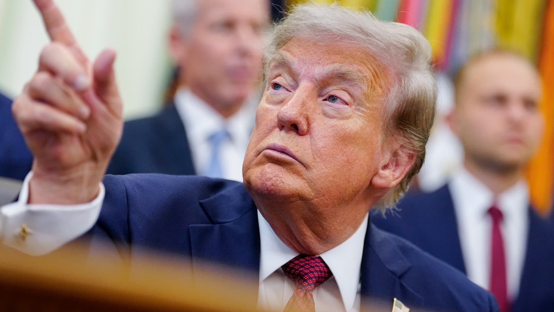 Trump backs 'fantastic' Warsh while calling for lower rates and citing 'bad intentions' of other Fed officials