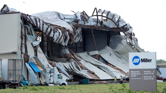 Wisconsin tornado damage: Videos show destruction in Appleton and Menasha; officials urge caution
