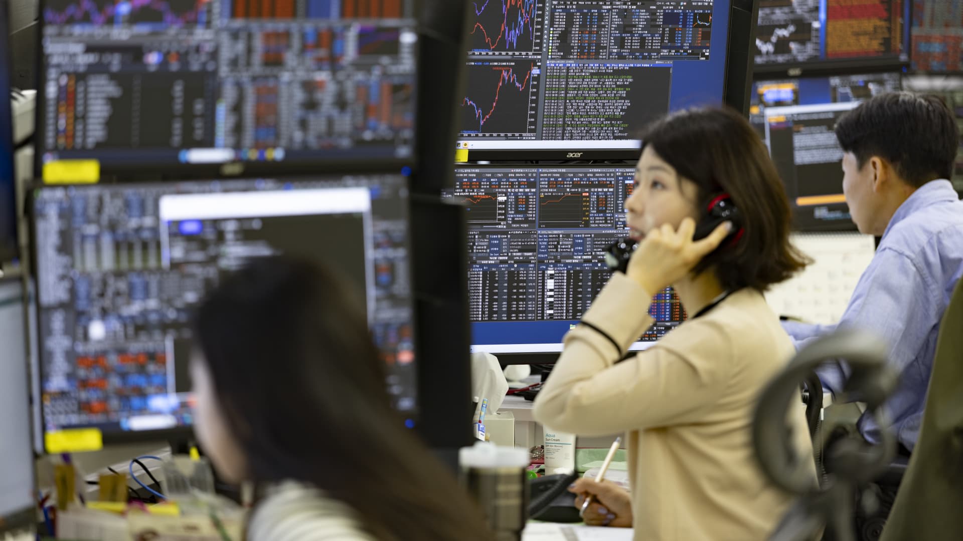 U.S. and Korean tech stocks are now tightly linked — and that could be a worry for investors