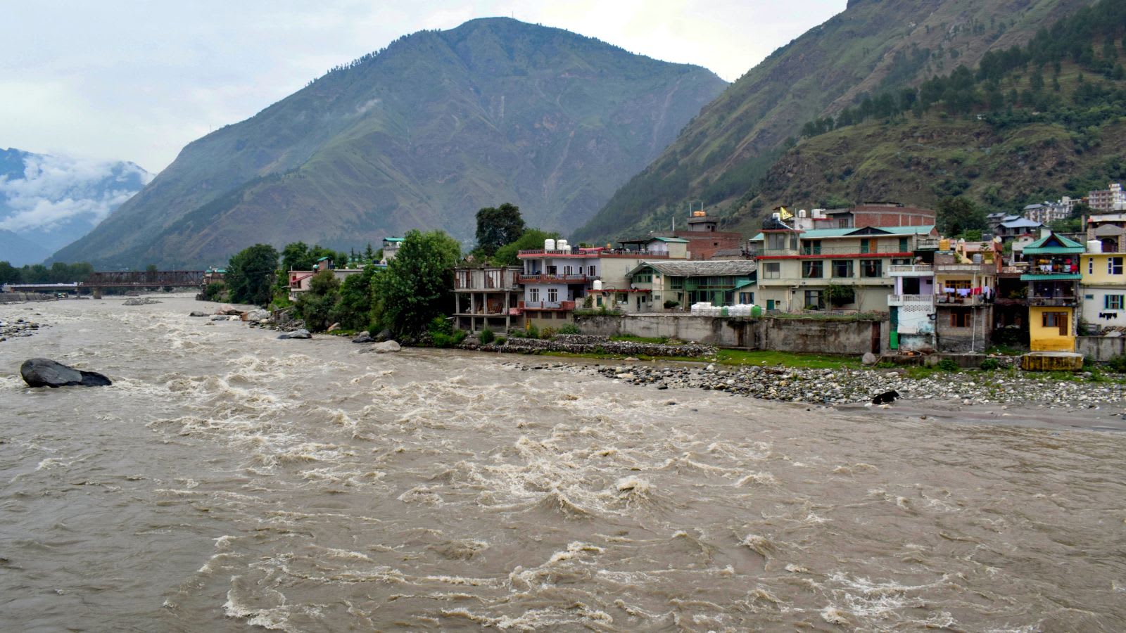 3-month-old baby among 5 killed as car plunges into gorge amid Himachal rain