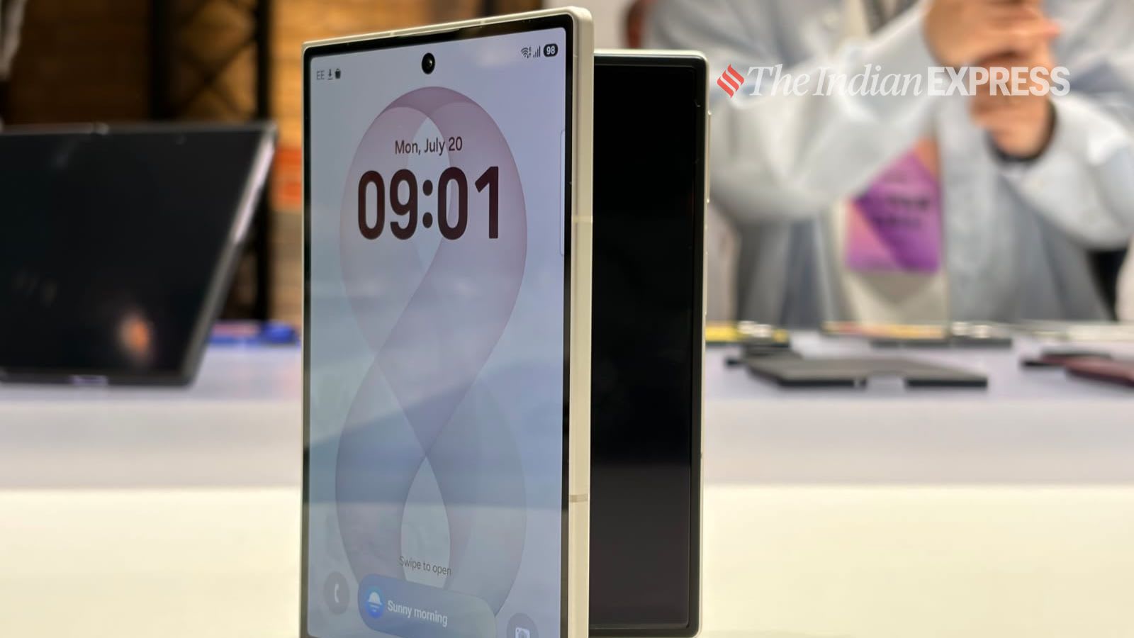 Samsung absorbs EMI interest on phones to ease buyer burden: JB Park
