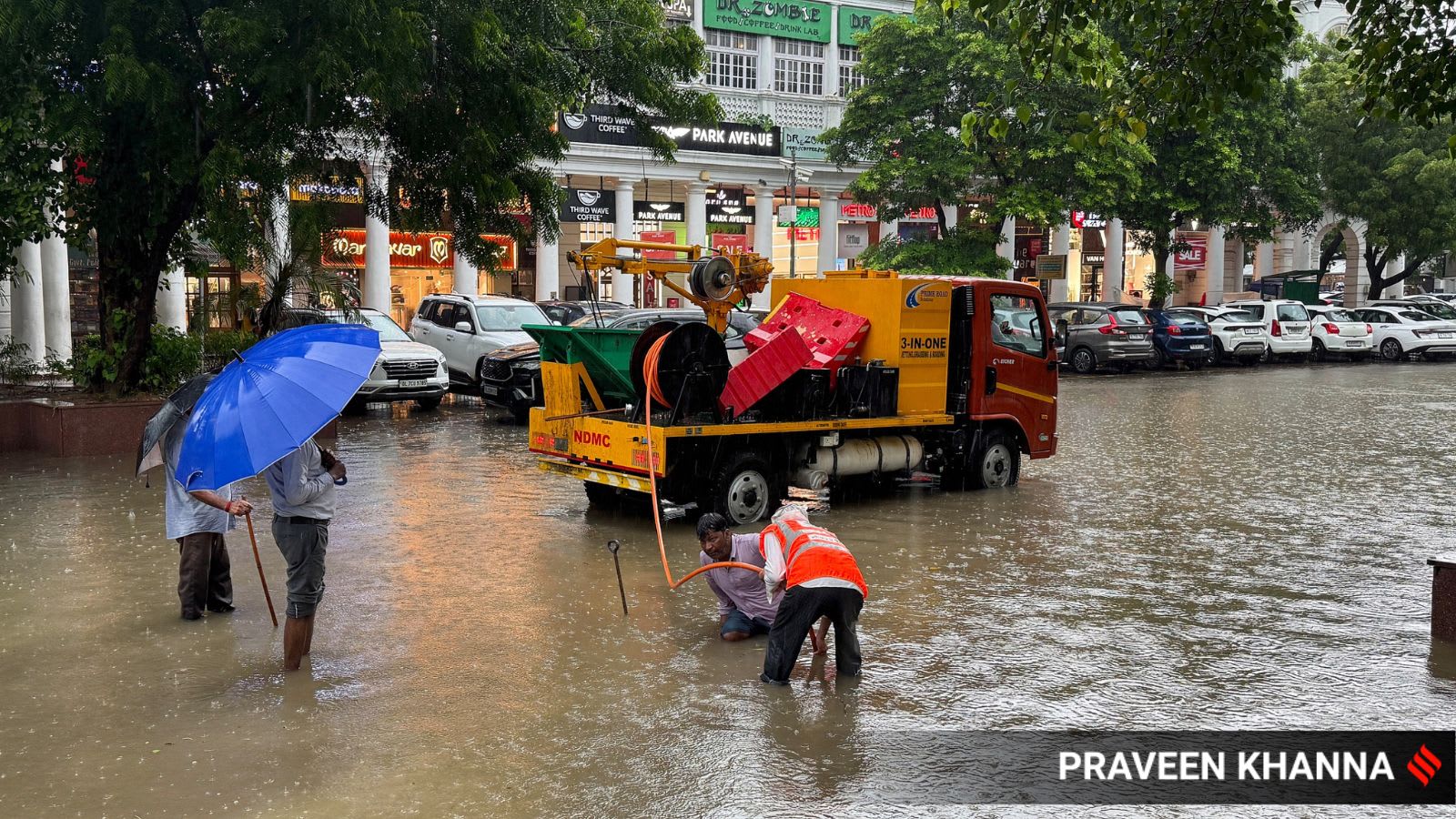 Delhi hit by heavy rain, waterlogging and traffic jams; IMD issues red alert