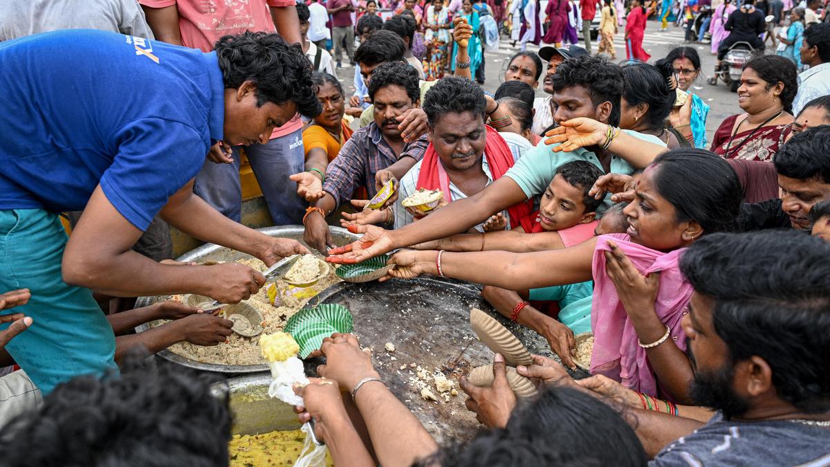 Volunteers extend support to Giri Pradakshina pilgrims