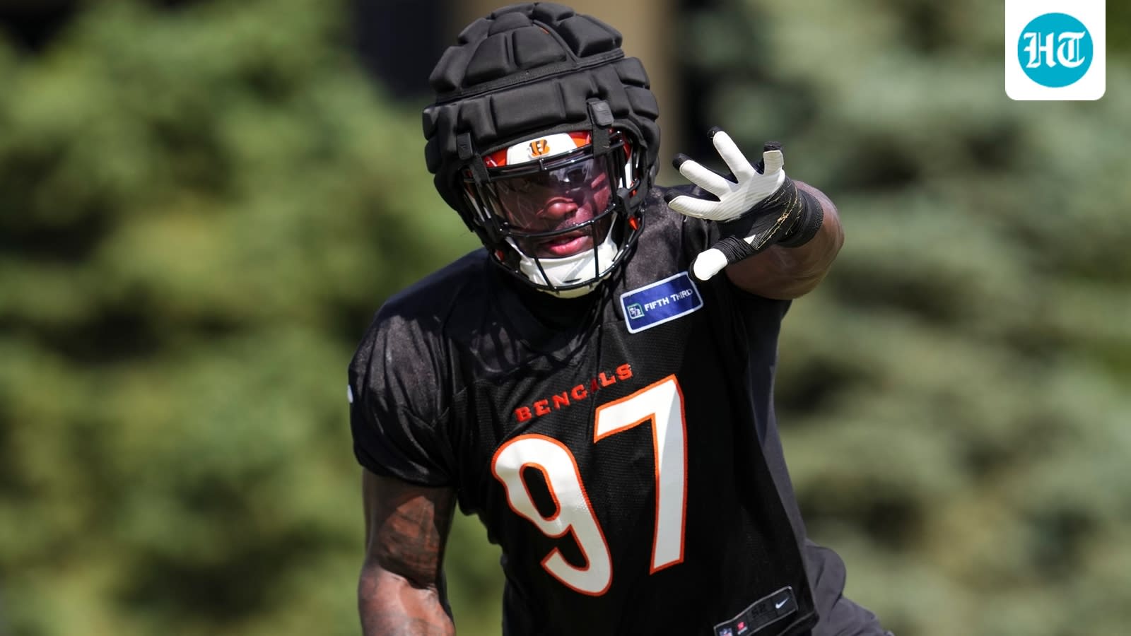 What happened to Shemar Stewart? Why Bengals DE was carted off after suffering apparent leg injury at training camp