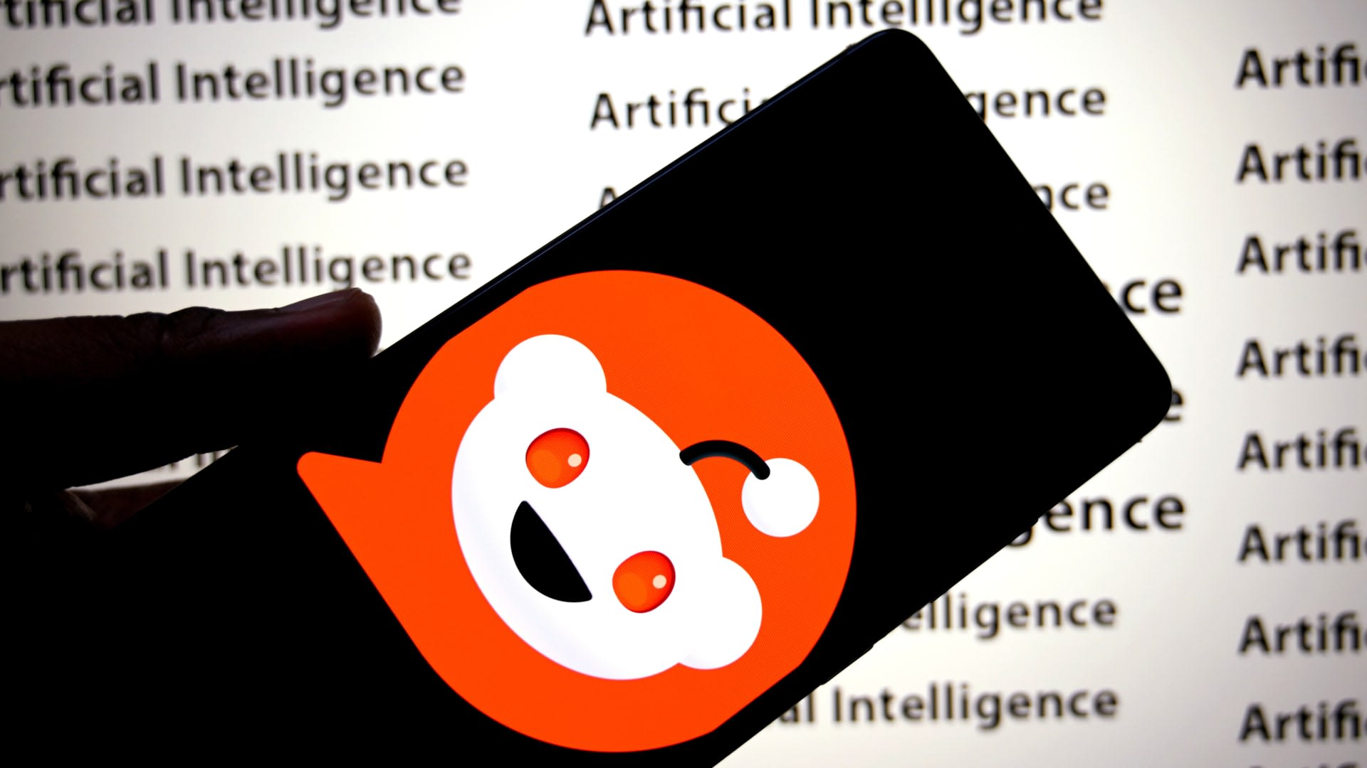 Reddit crushes revenue and earnings estimates, issues strong guidance