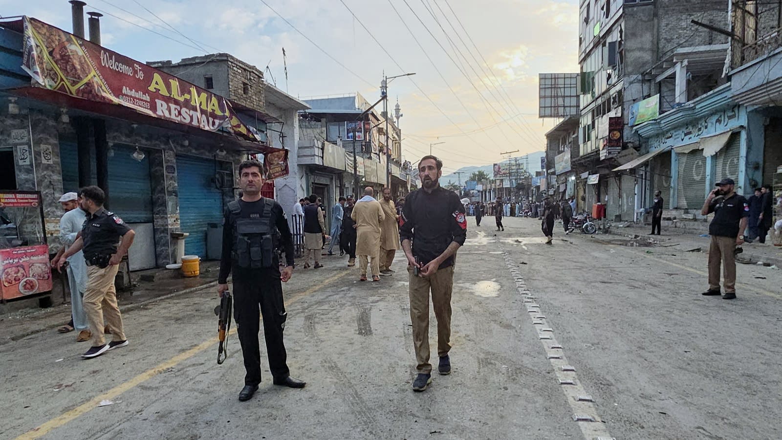 Suicide attack in Pakistan kills 14 during peace rally