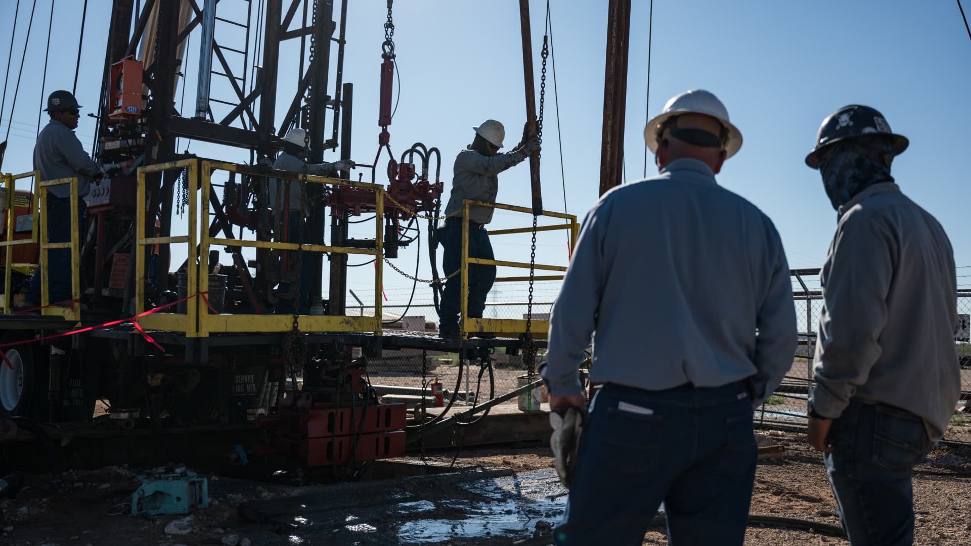 Oil prices fall as Middle East tensions ebb on diplomatic efforts