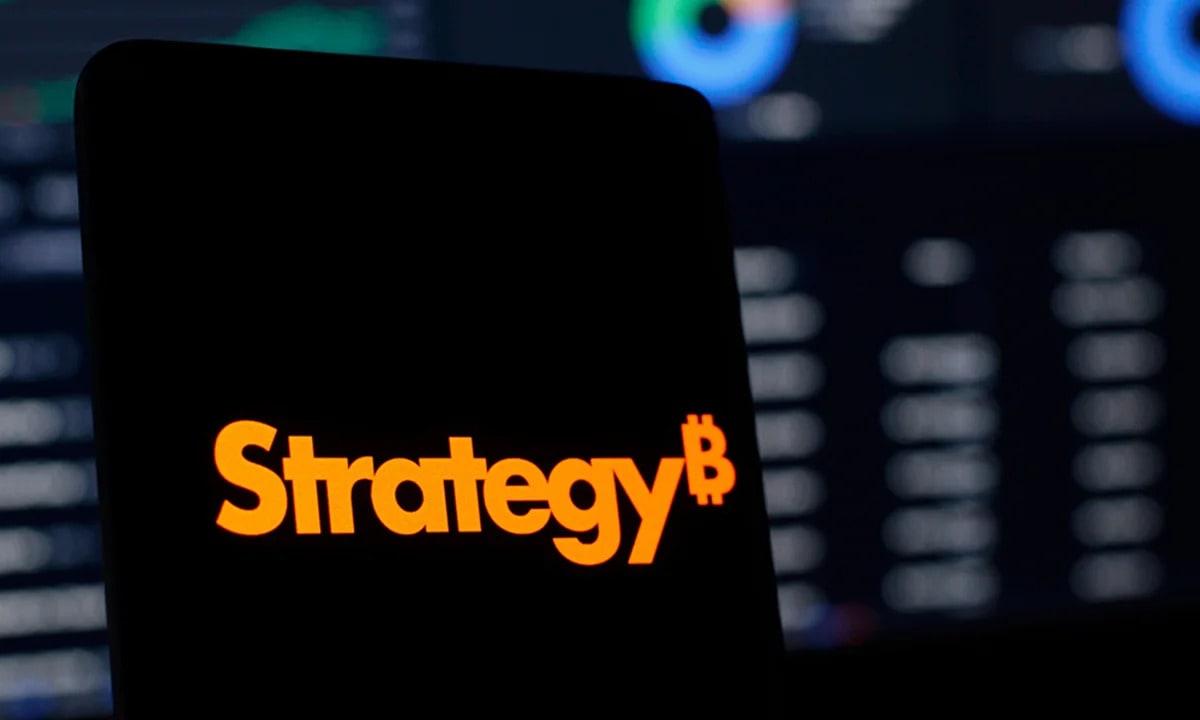 Strategy Sells $105M in Bitcoin, Lifts Dollar Reserve to $4B