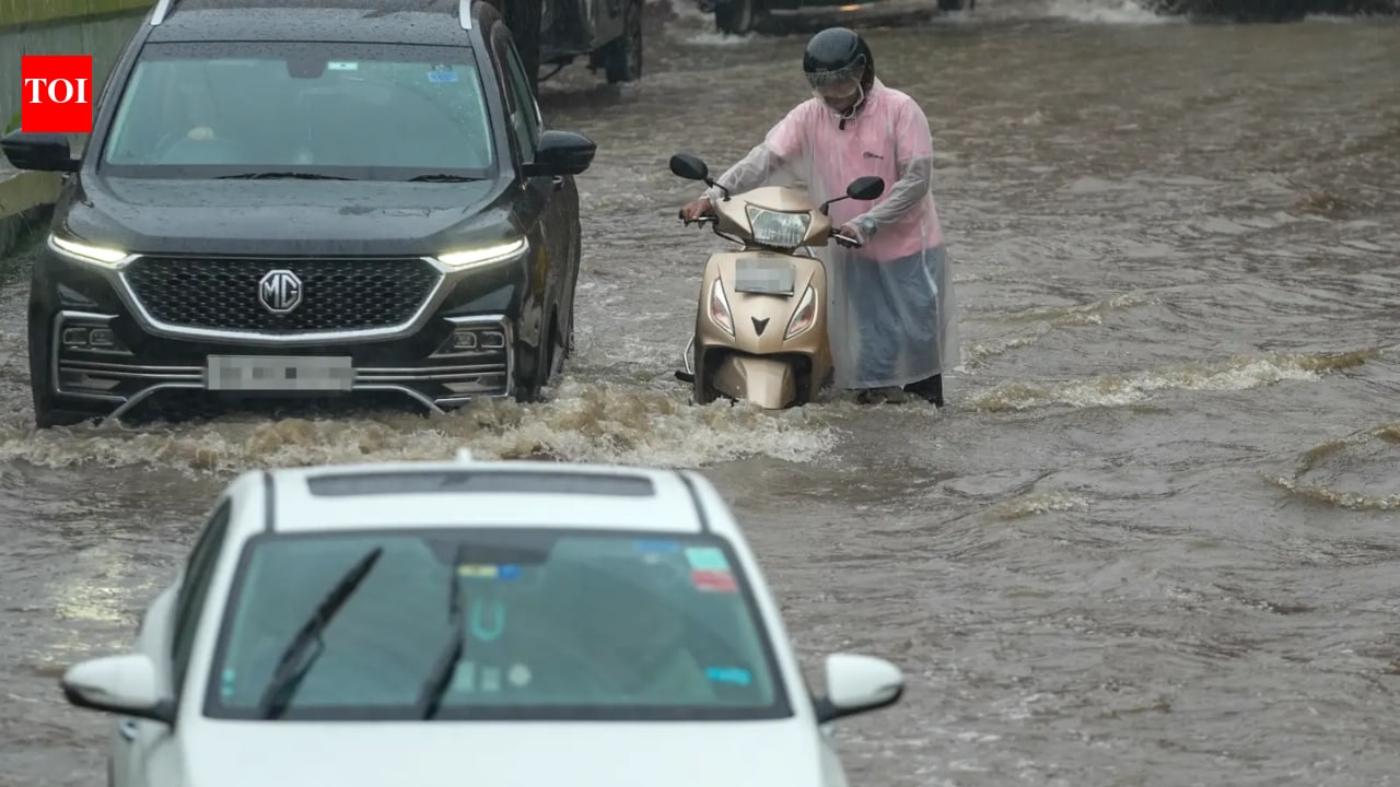Rain fury grips Delhi-NCR: Waterlogging cripples commute amid IMD's red alert