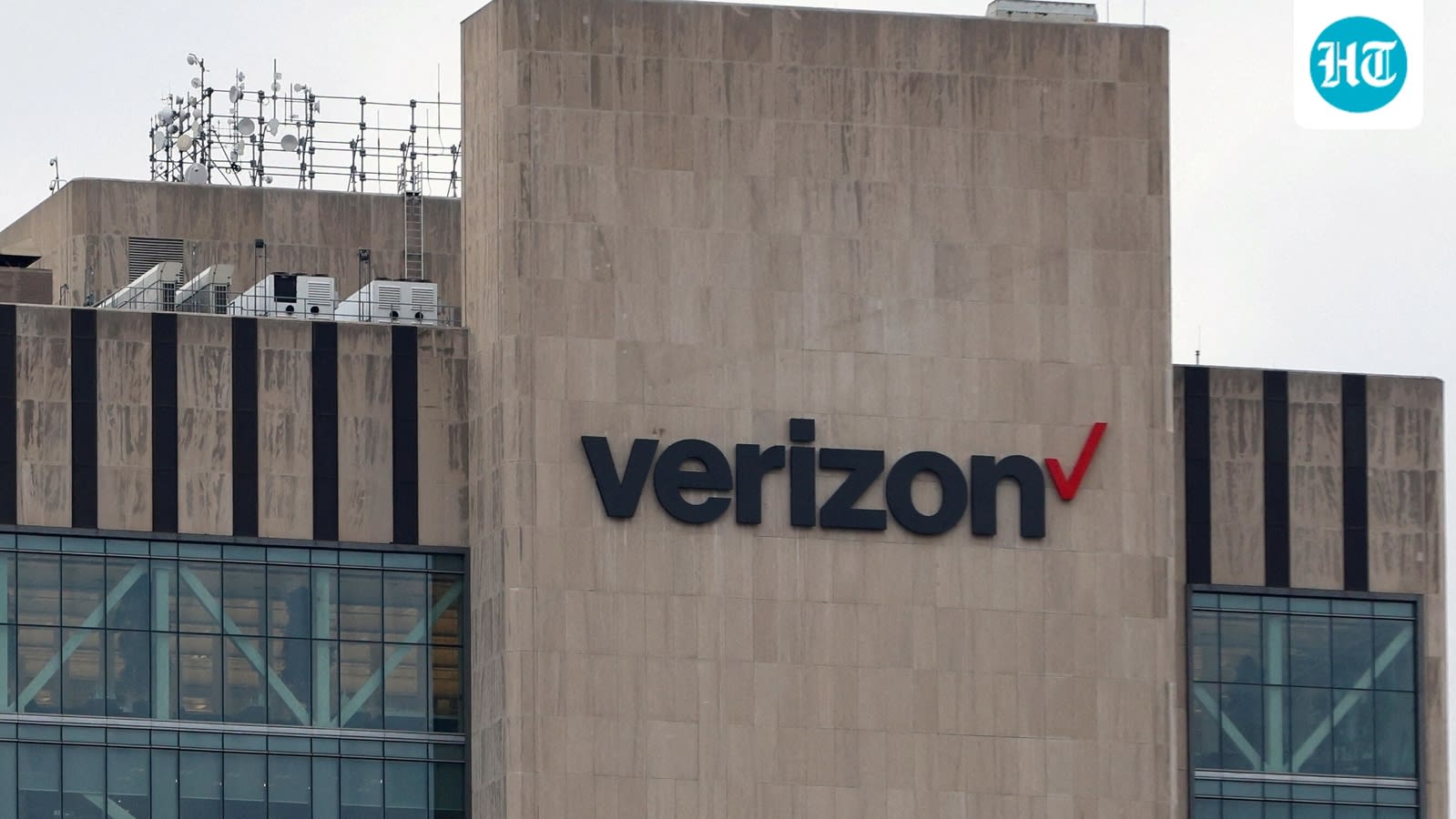 Verizon outage: Cell service down for thousands as frustrated customers say, 'We are done'