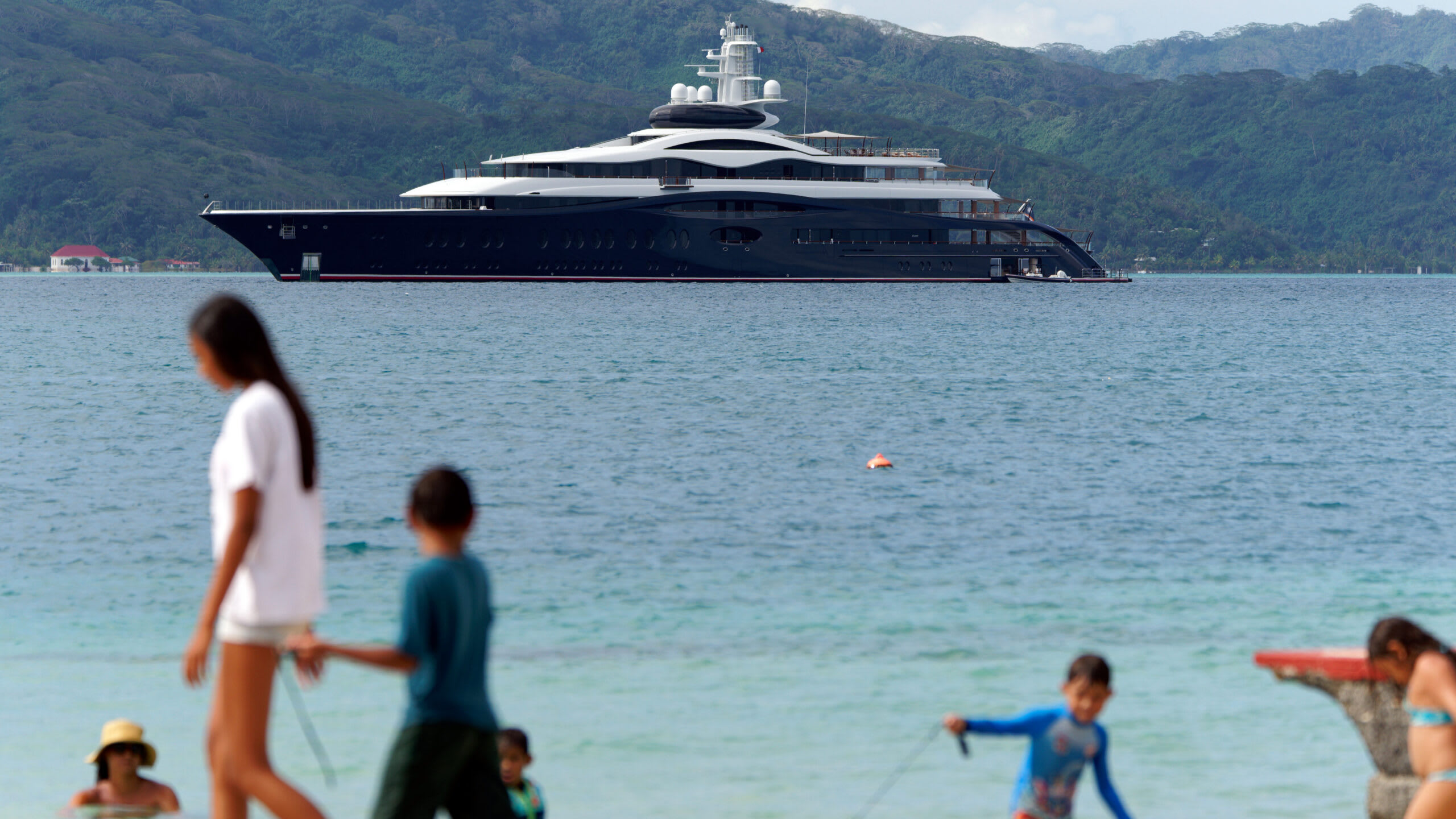 Zuckerberg’s superyacht ignored emergency channel, failed to aid stranded boat