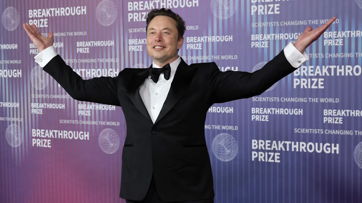 Elon Musk could get his near-$1 trillion payday a lot sooner if SpaceX buys Tesla
