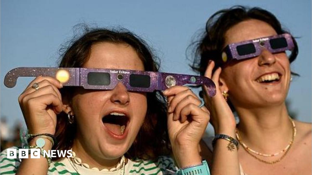 The key signs you may have damaged your eyes by looking at the eclipse