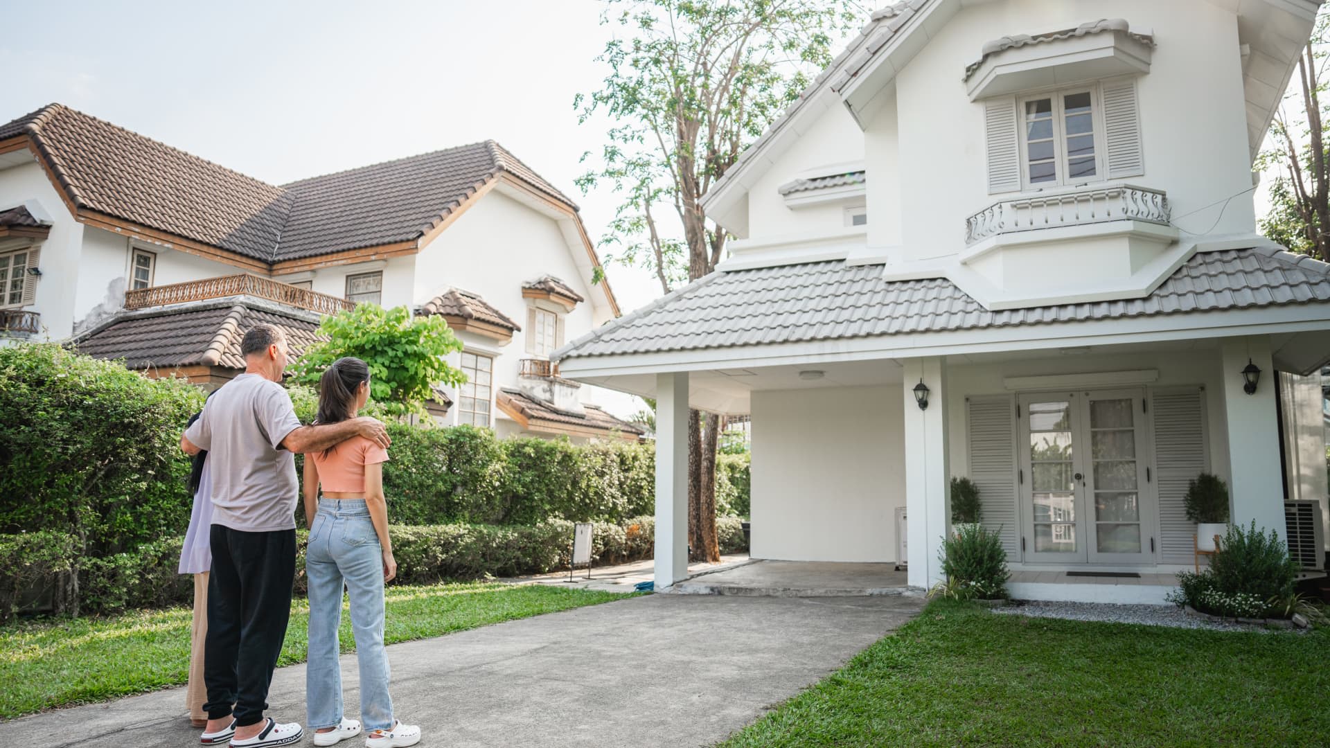New federal rules could end mortgage escrow interest for some homeowners. States are suing to block them