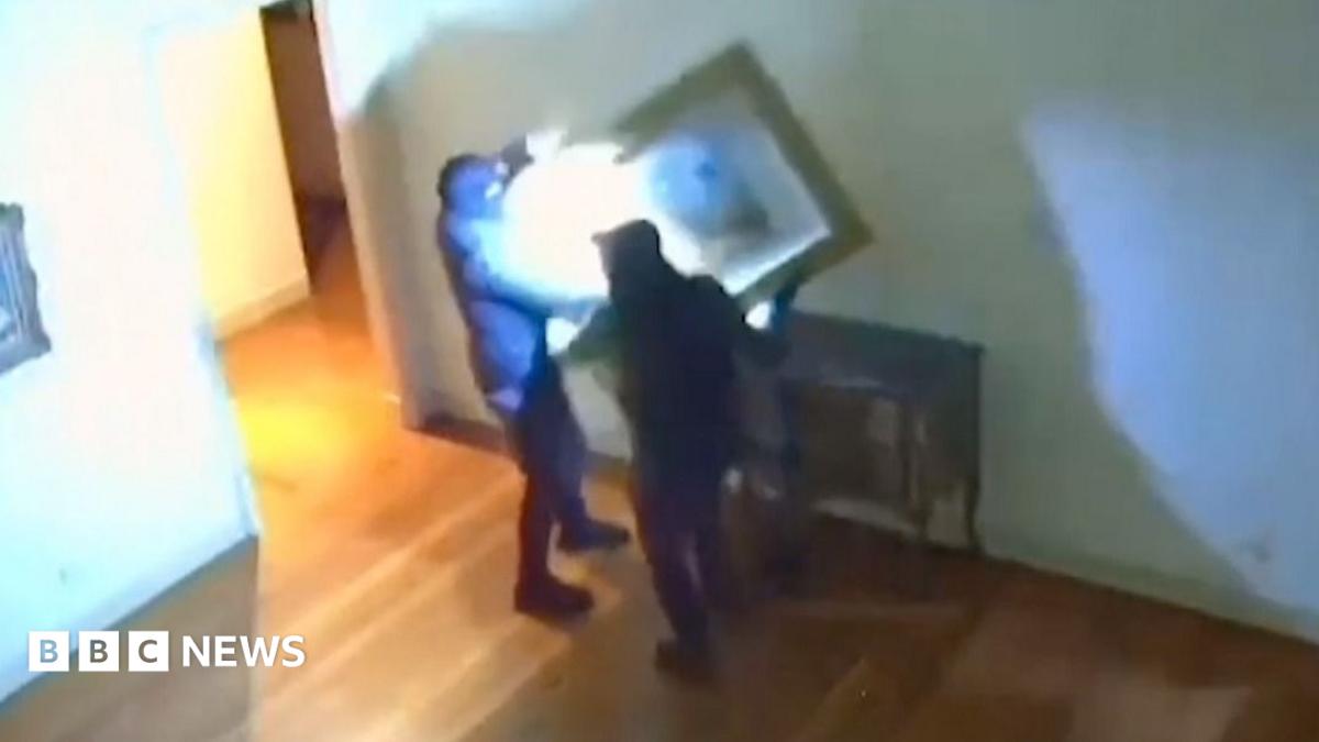 Watch: Moment €9m worth of art stolen from Italy museum