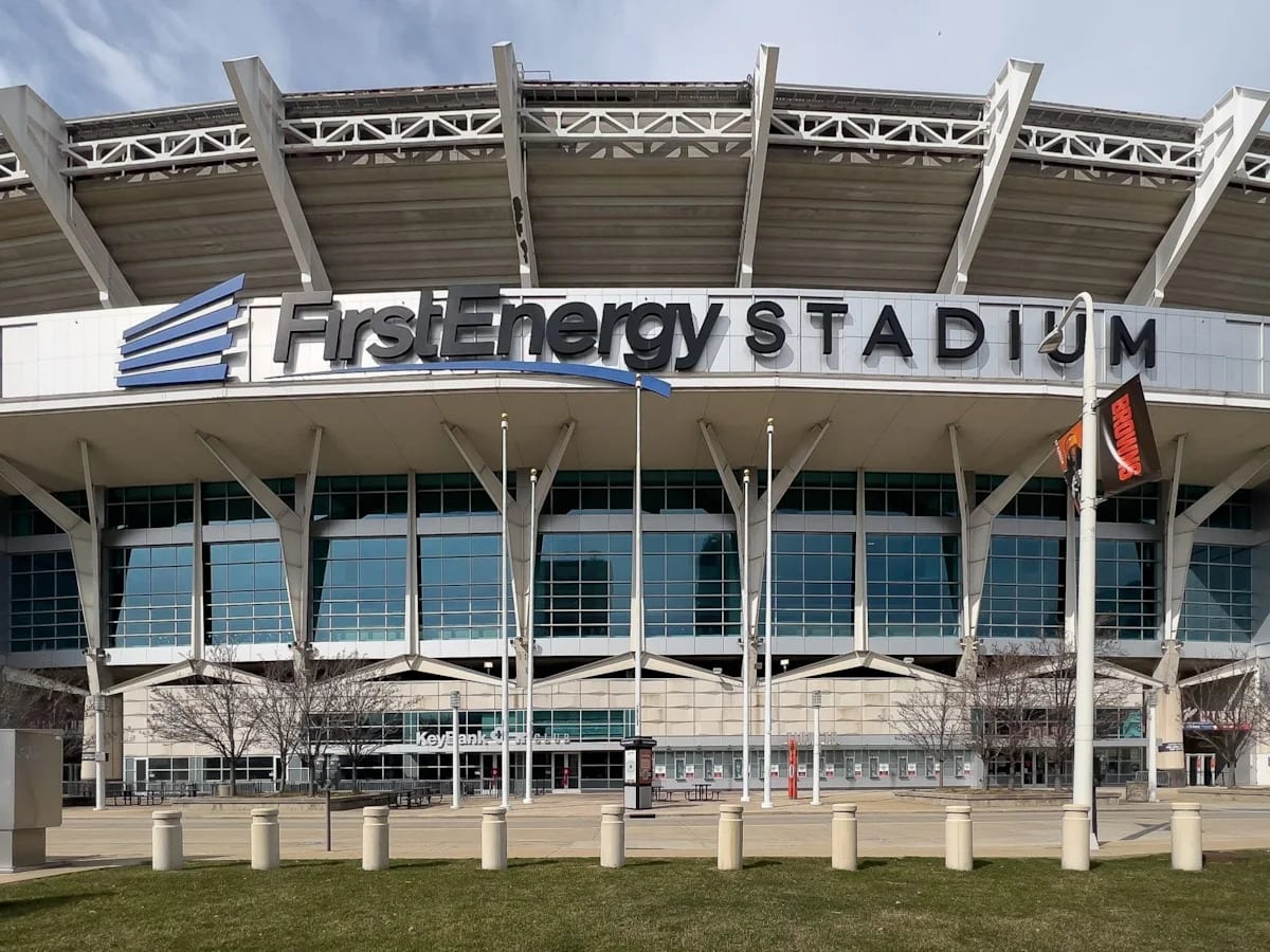 What Are Wall Street Analysts' Target Price for FirstEnergy Stock?
