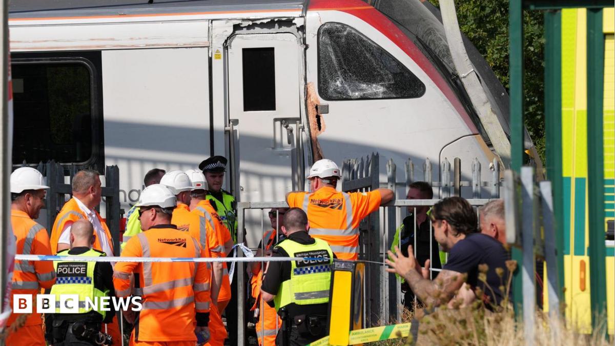 Derailed Essex to London train leads to travel chaos