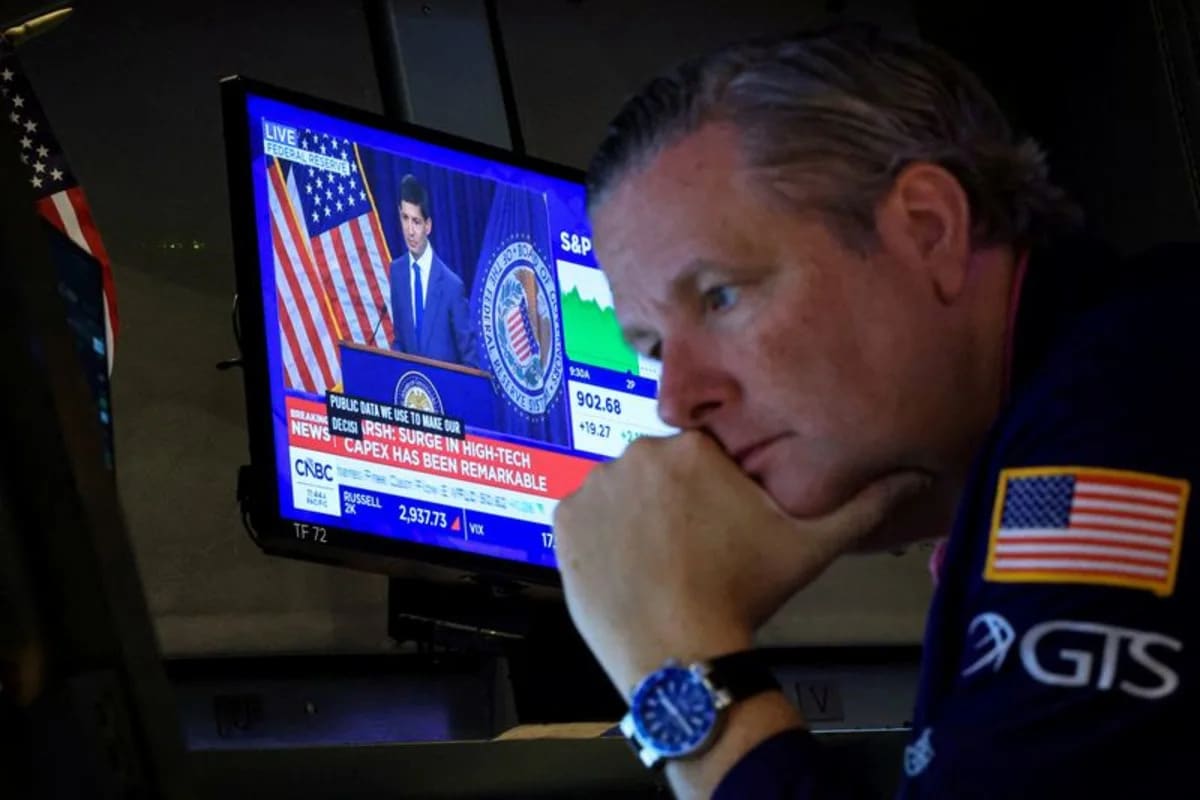 Global equity funds extend inflow streak as earnings optimism and reduced rate-hike bets lift sentiment