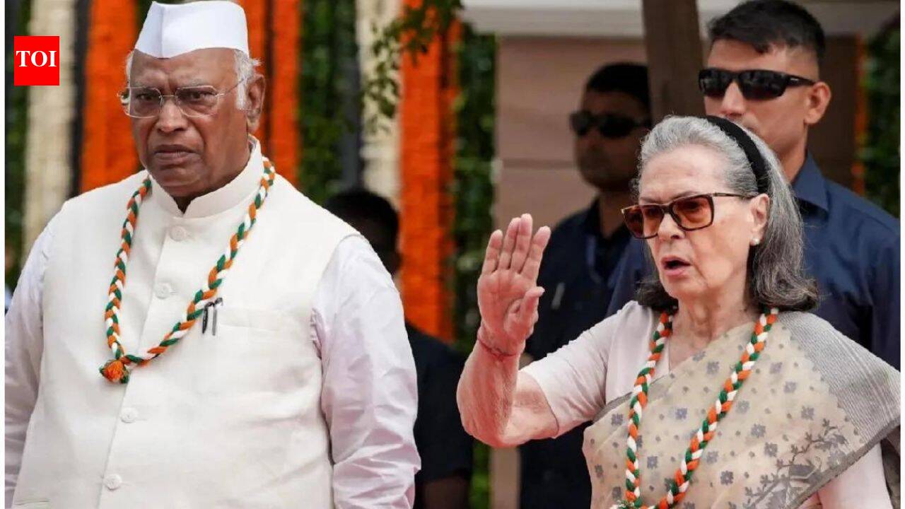 Bankim descendant seeks Sonia apology over ‘Vande Mataram’ row