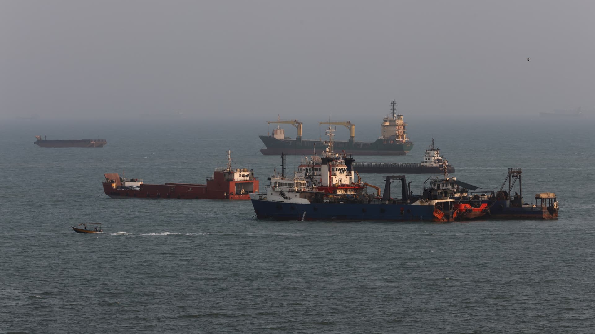 Strait of Hormuz shipping grinds to a halt ahead of U.S.-Iran ceasefire expiry