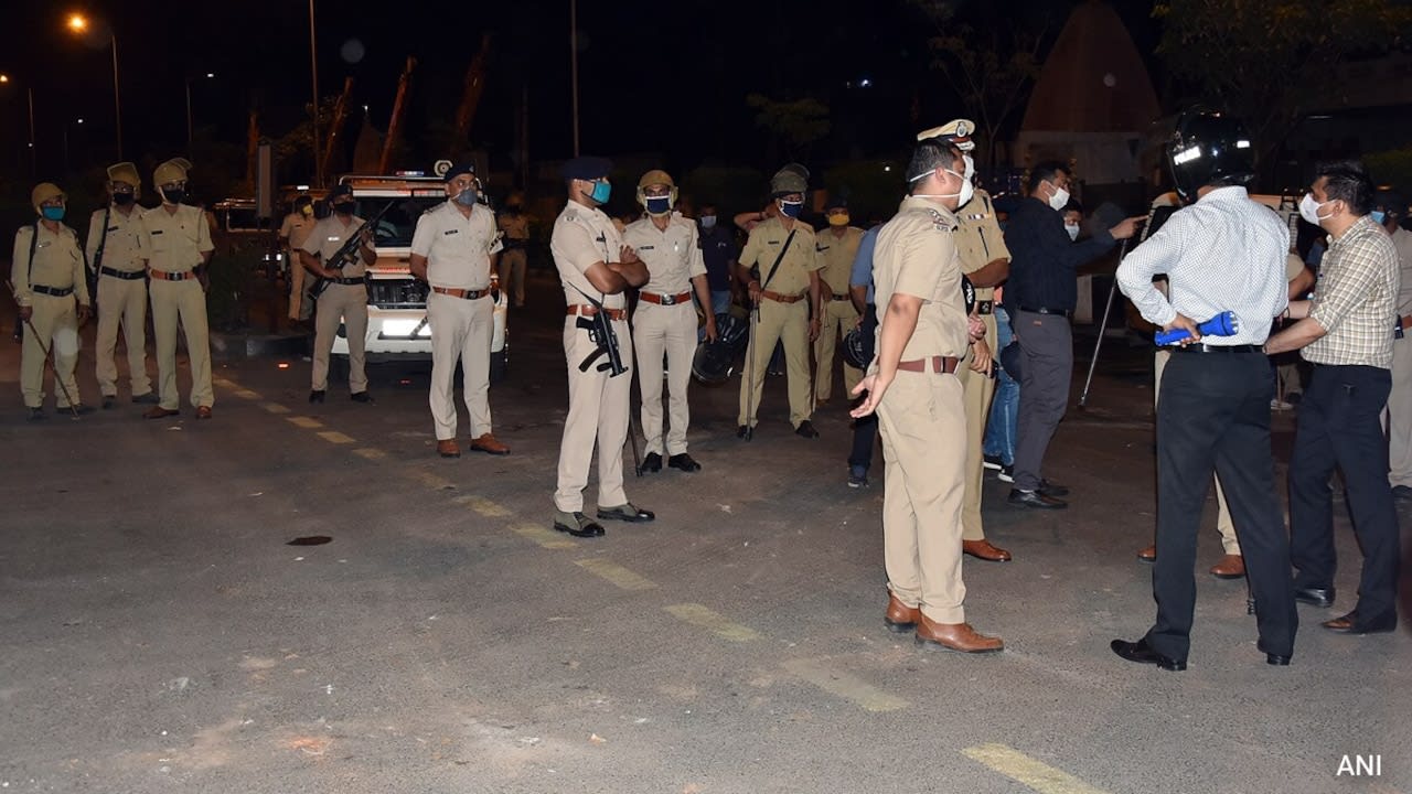 Gujarat Gang Targeted Grindr App Users, Robbed Them At Knifepoint, Busted