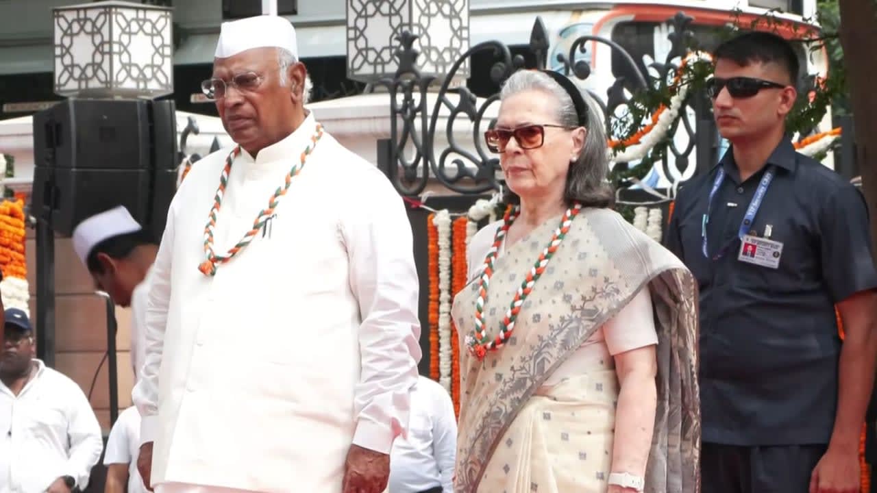 Congress Firm On 2-Stanza Vande Mataram, BJP Terms Party "Muslim League"