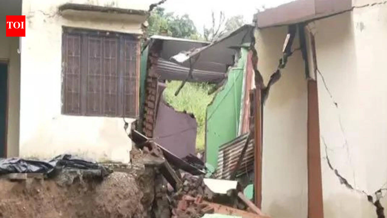 Houses damaged in Jammu village subsidence; families take shelter in tents