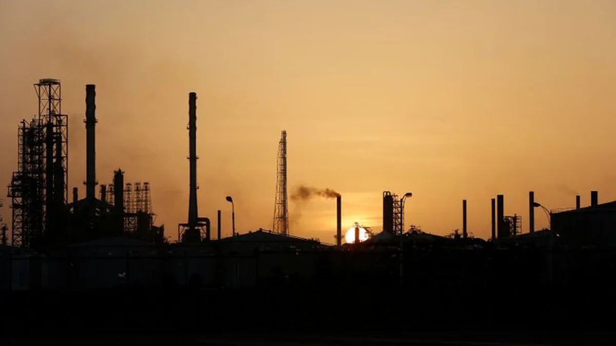 SLB Prepares to Restart 15 Oil Rigs in Venezuela