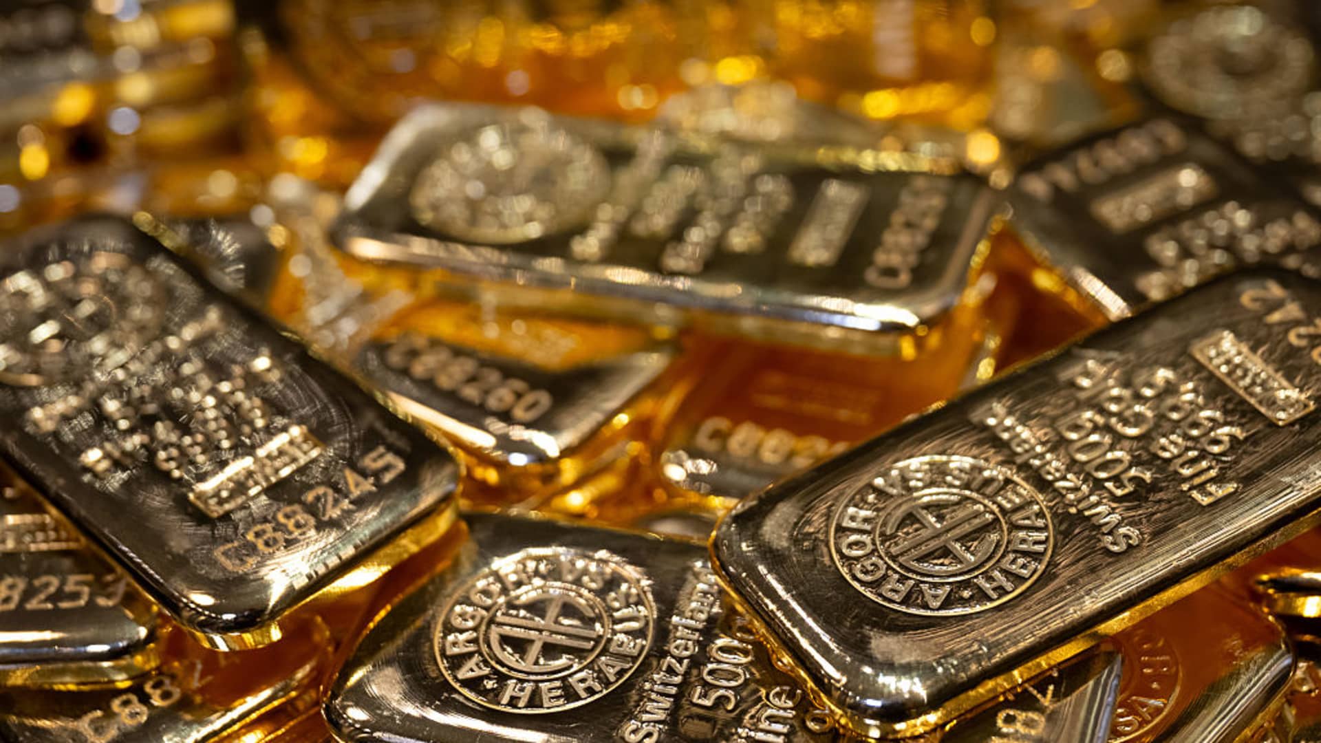 Gold rebounds as bond jitters, debt fears and weaker dollar revive bullion demand