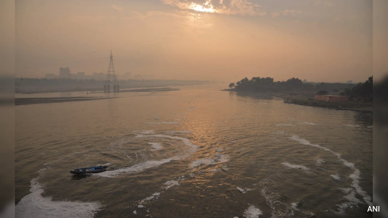After Maharashtra Horror, Delhi Dance Teacher Jumps Into Yamuna Over iPhone EMI