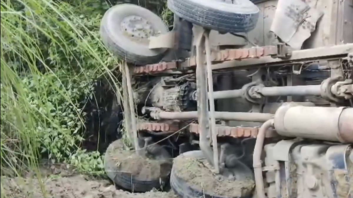Truck carrying pilgrims falls into gorge in Himachal Pradesh, 40 injured