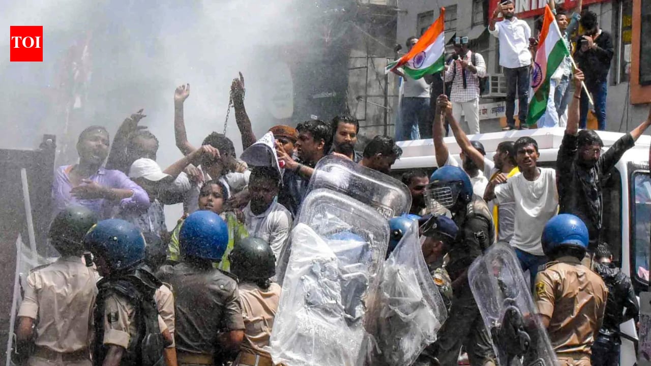 BPSC exam row: Chaotic scenes unfold in Patna as protesting students clash with cops