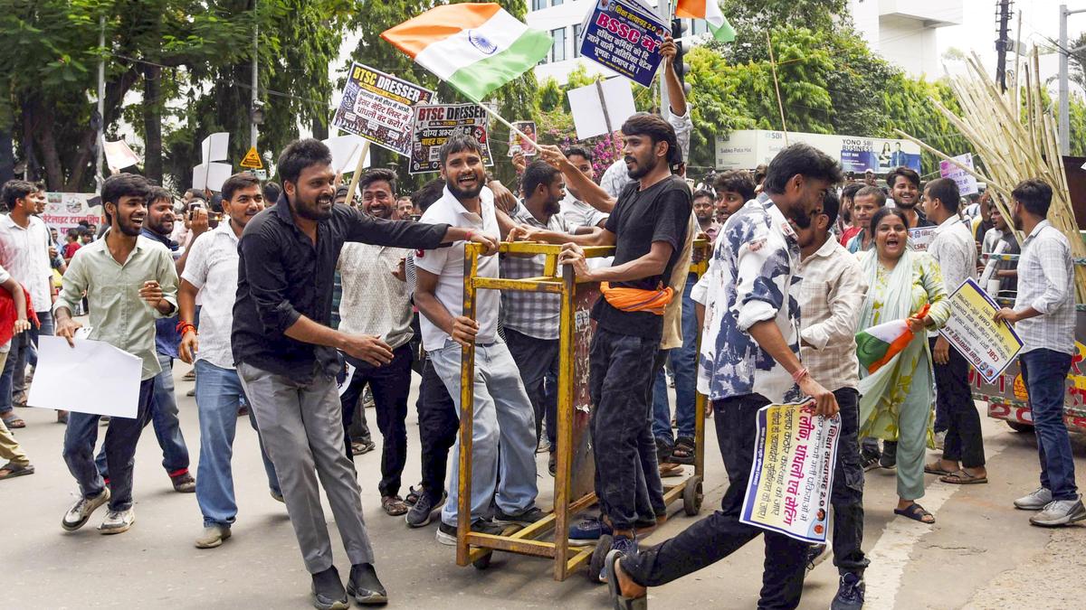 Students’ protest in Patna turns violent