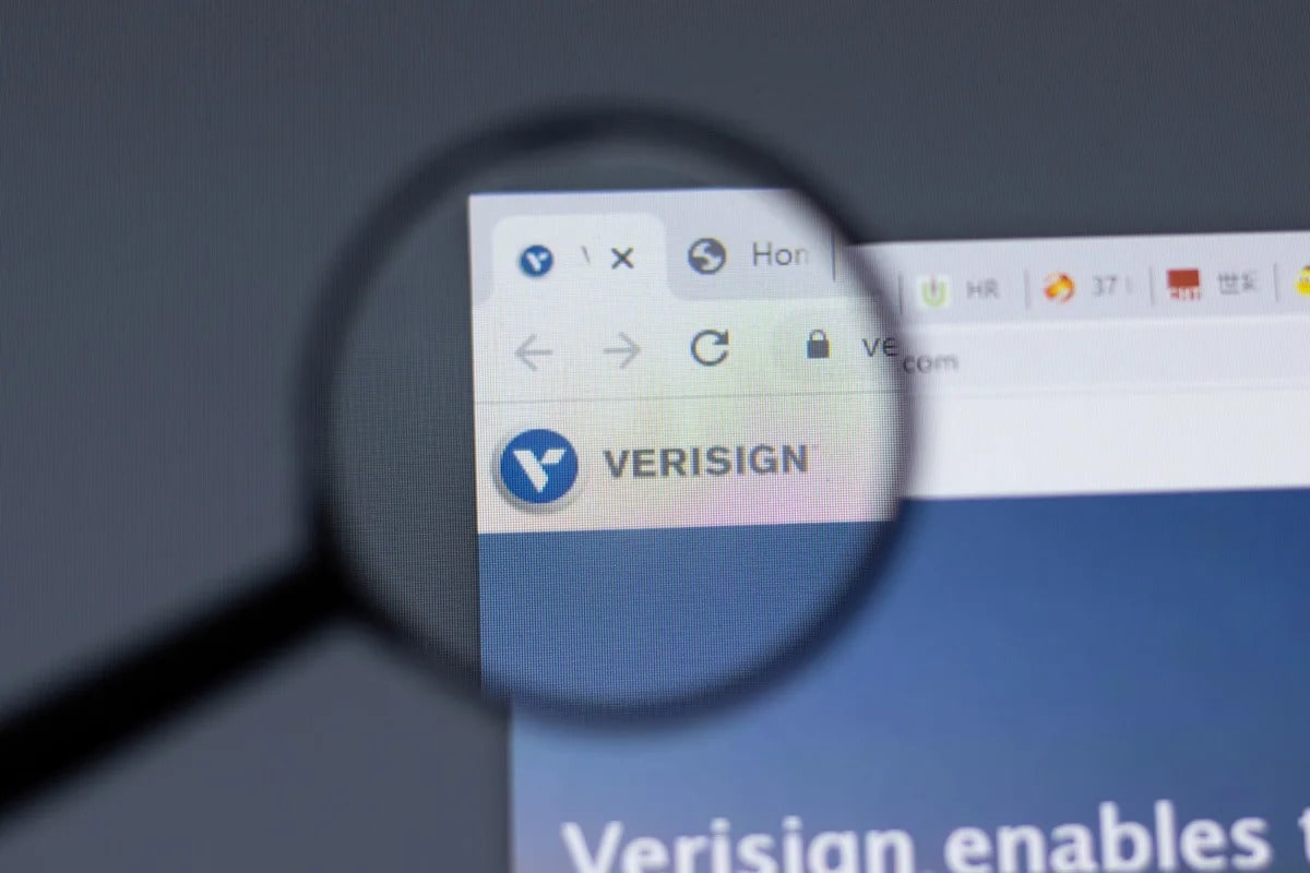 Are Wall Street Analysts Bullish on VeriSign Stock?