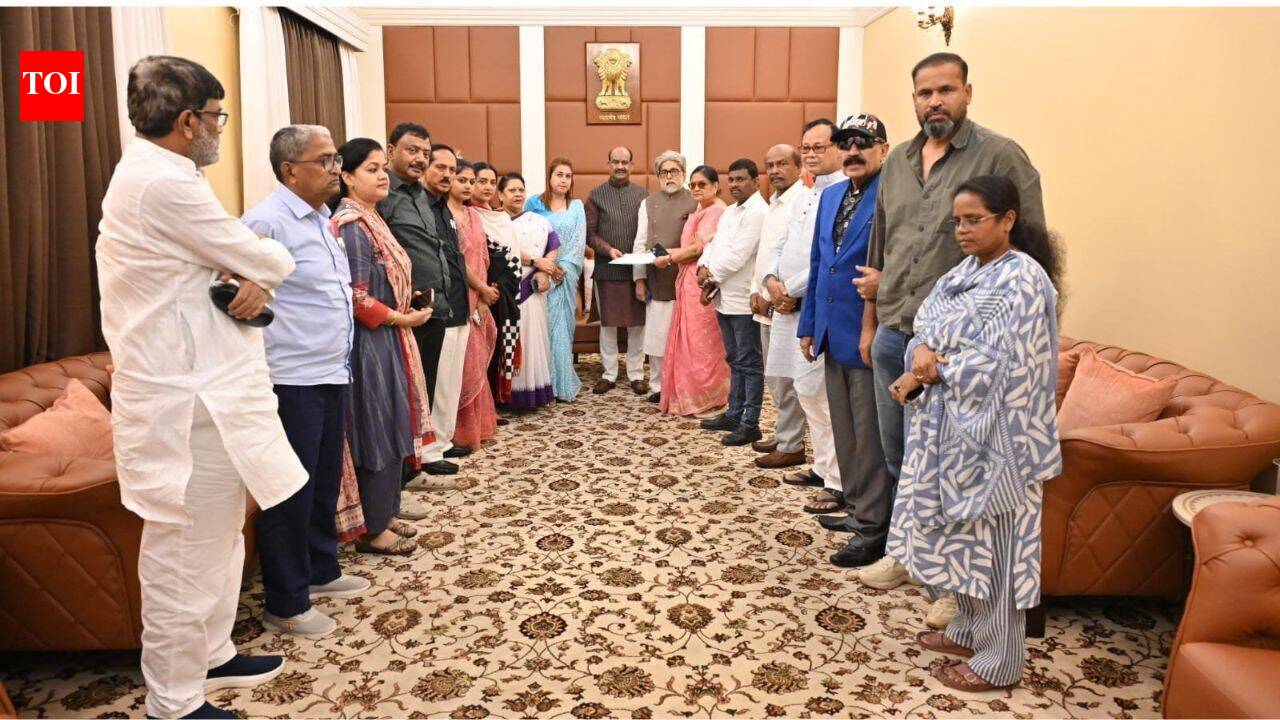 LS Speaker seeks response from 20 rebel TMC MPs on disqualification petitions