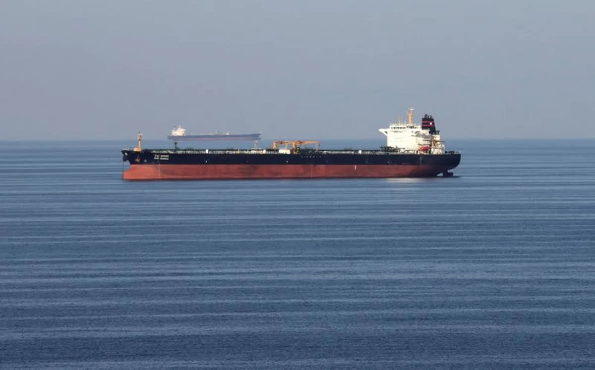 Oil slips as investors focus on Hormuz talks