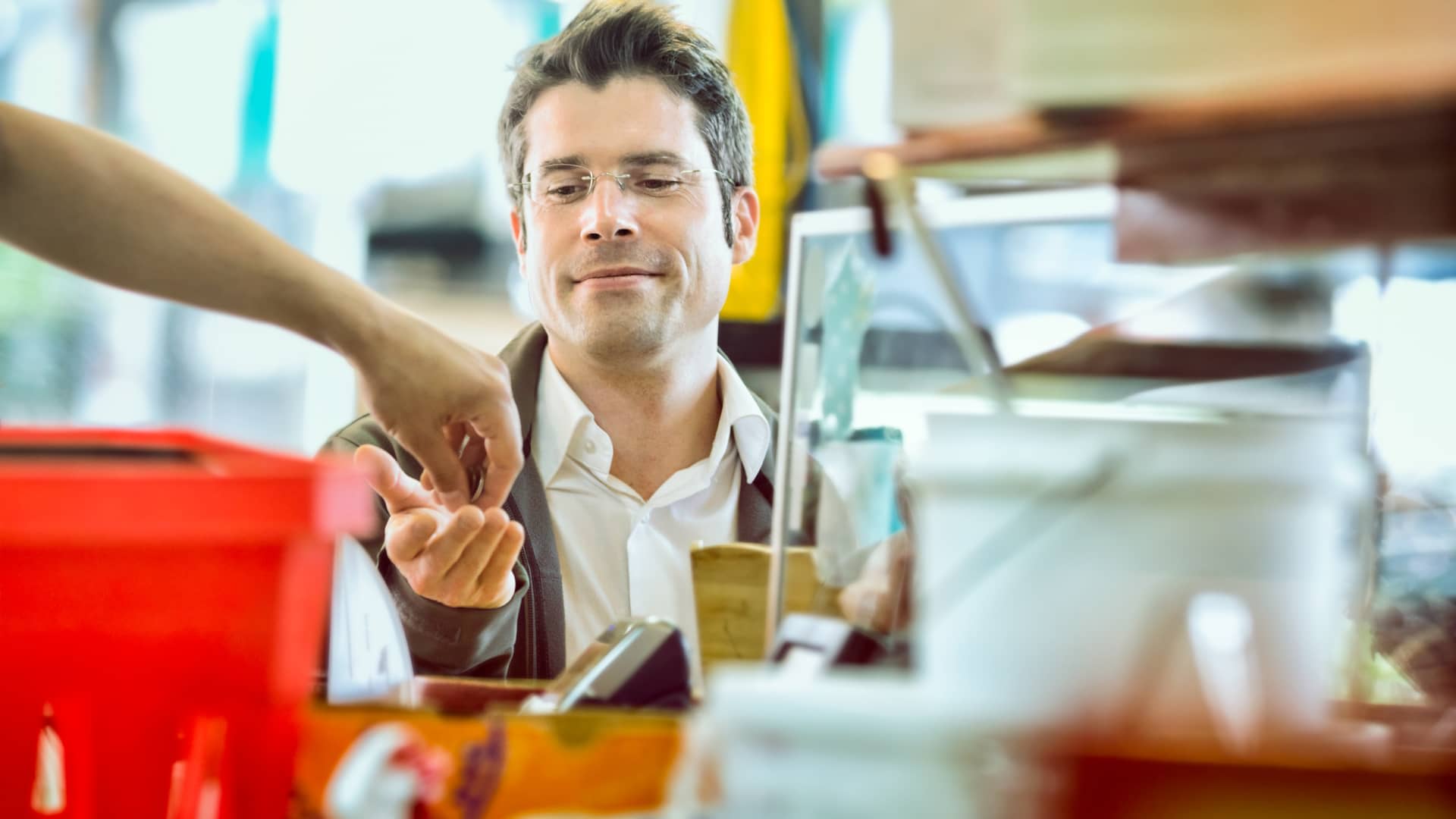The post-penny economy: How cash rounding and credit card surcharges are changing what you pay