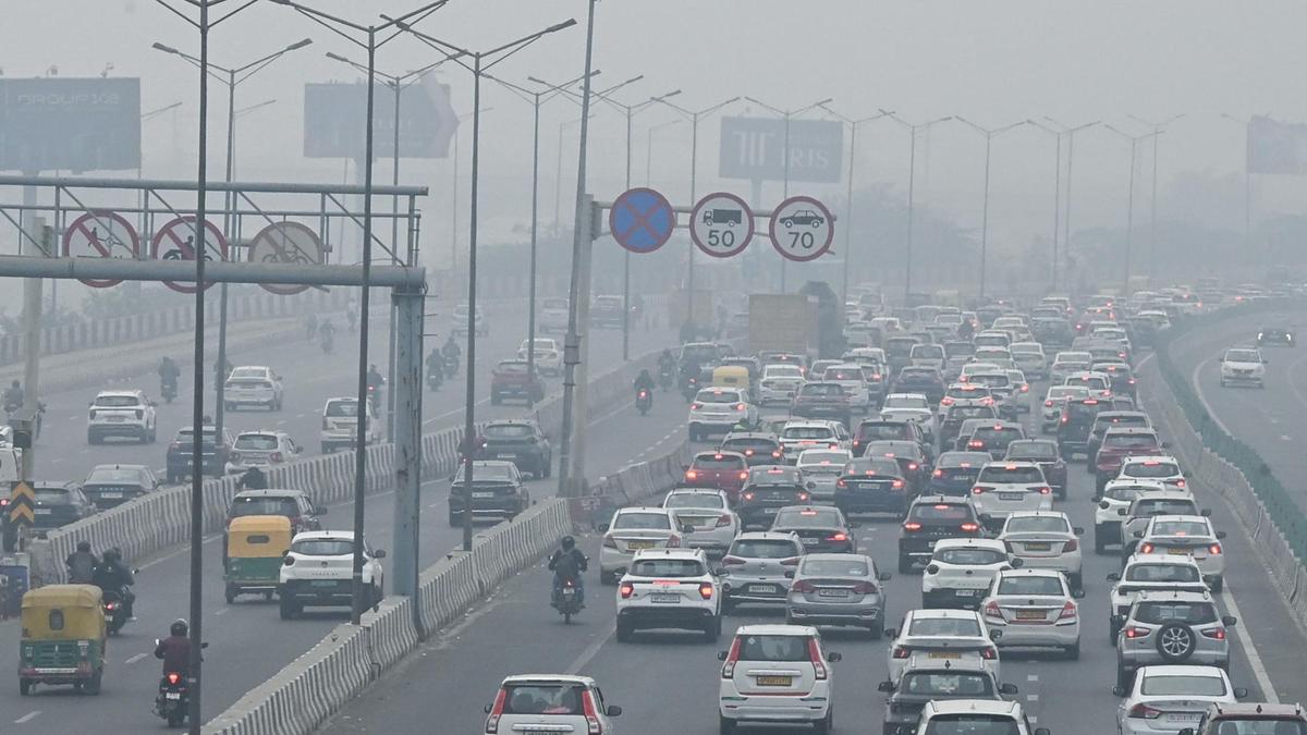 Centre targets replacement of two lakh old trucks, buses in Delhi-NCR within a year